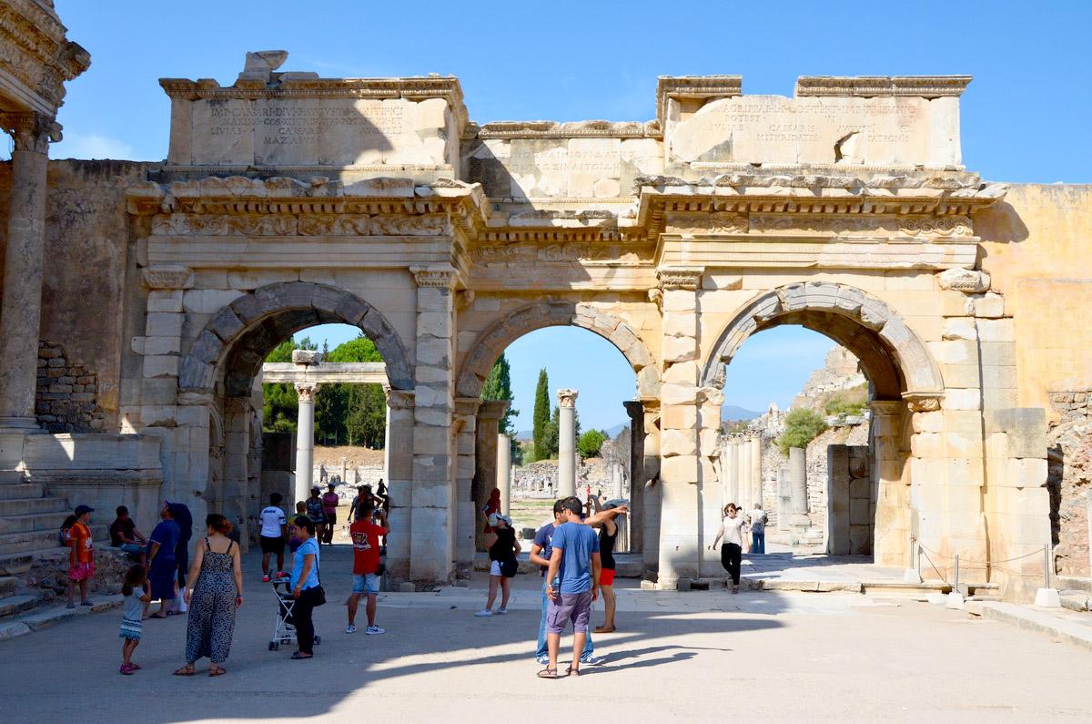 Город Эфес: ворота