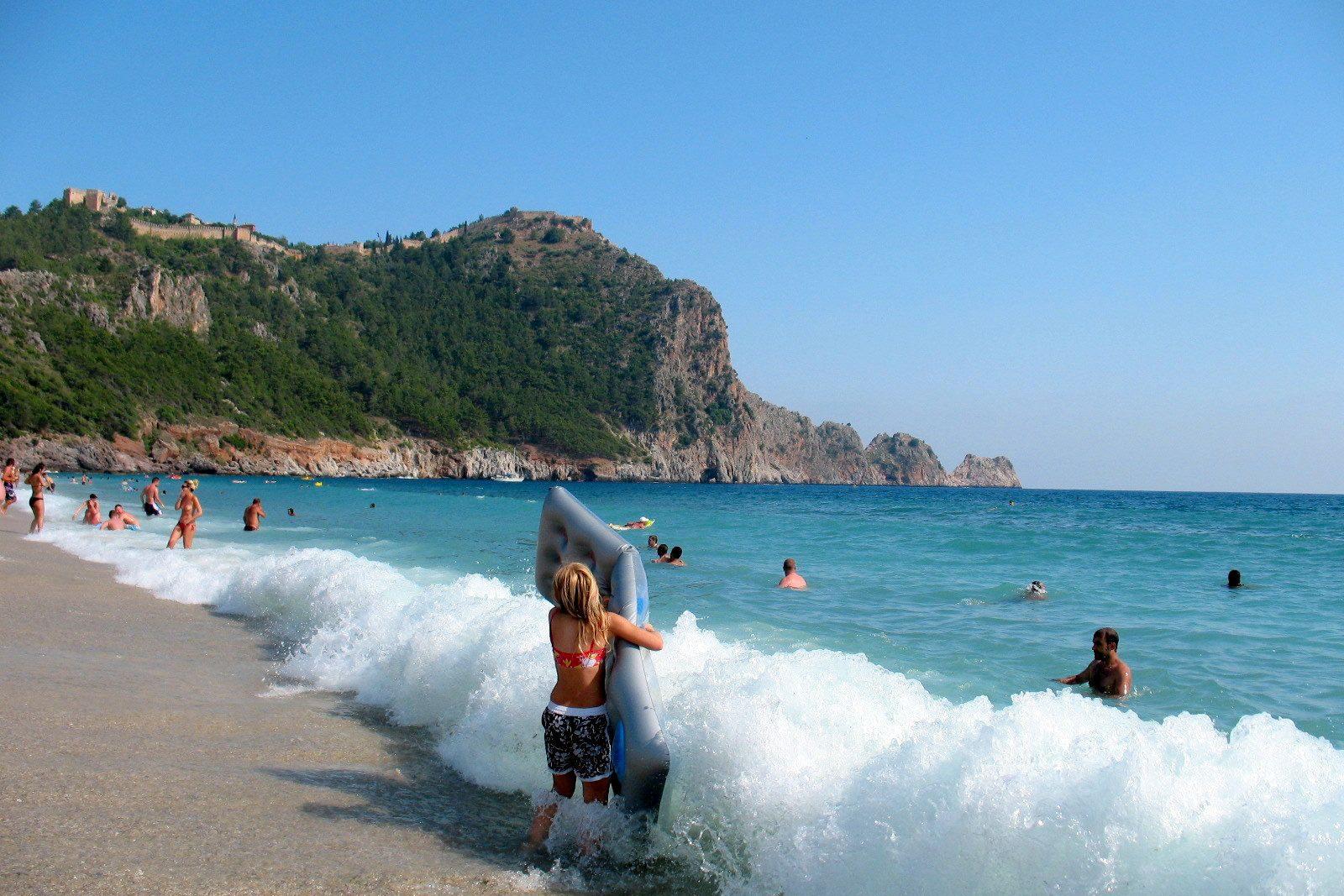 Стоит ли ехать в турцию в мае. Пляж Клеопатры Кемер. Турция Анталийское побережье. Аланья (Турция). Турция Аланья туризм.