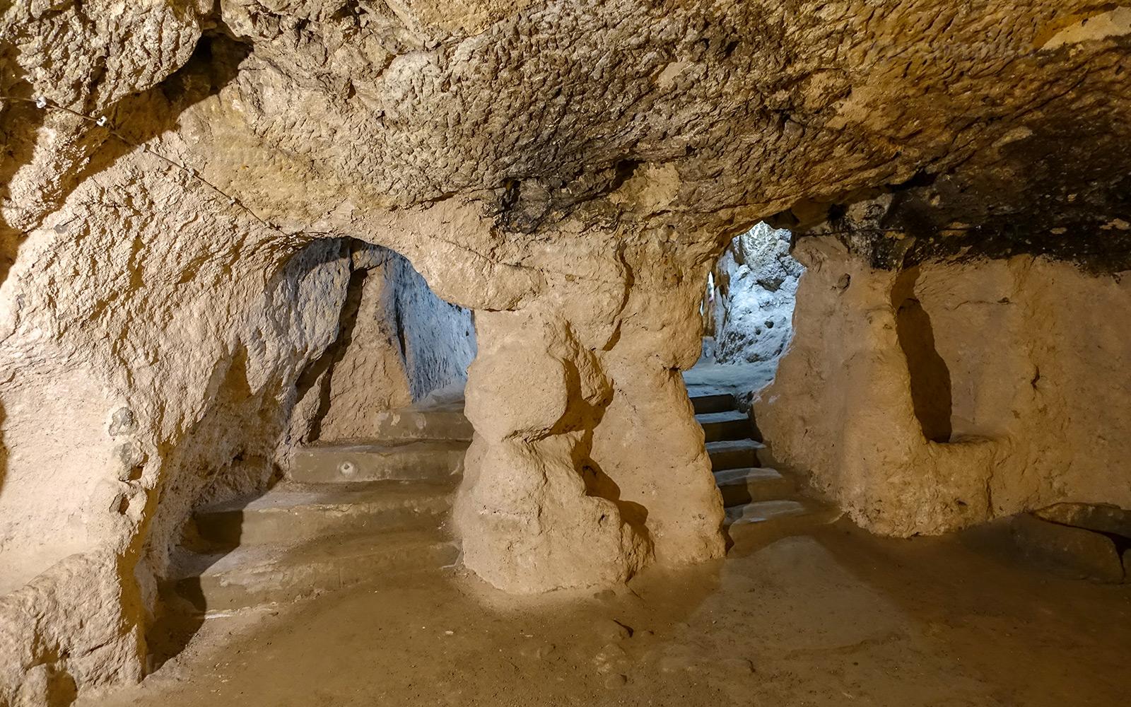 Мерсин: Пещера Астма