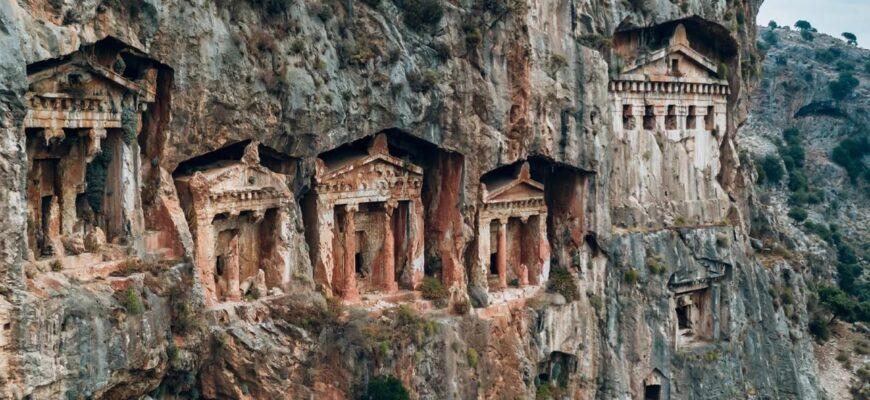 реставрация таинственного мавзолея в Турции