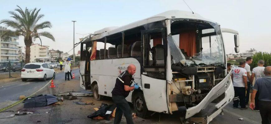 Автобус с российскими туристами попал в смертельное ДТП