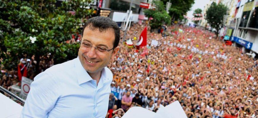 Мэр Стамбула требует миллиарды лир от турецкого правительства