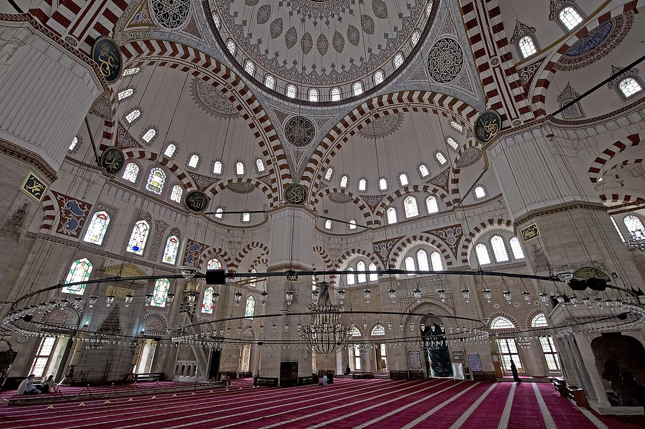 Мечеть Хуриет Къизлари в Бордуме