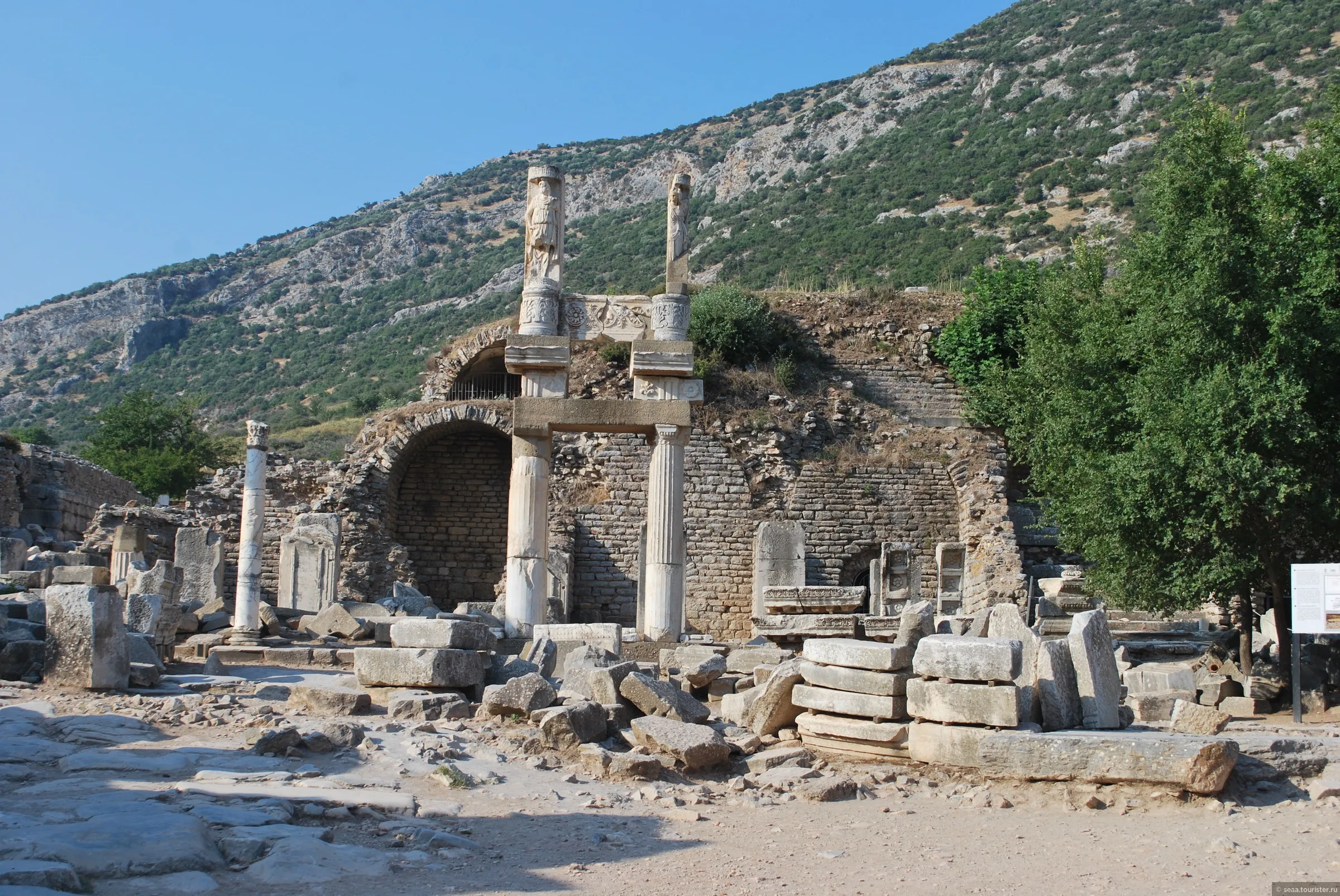 Храм Домициана в Эфесе