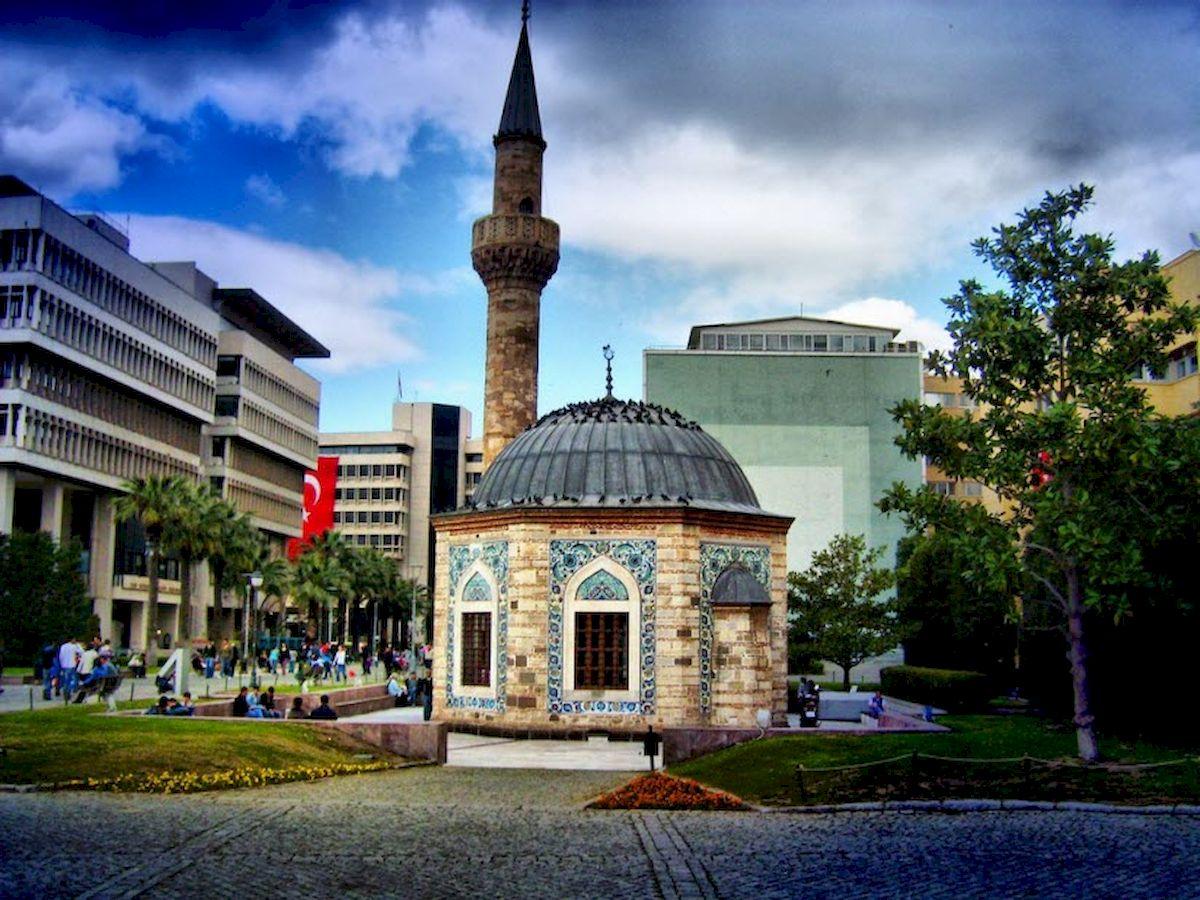 Мечеть площадь Конак Измир Турция