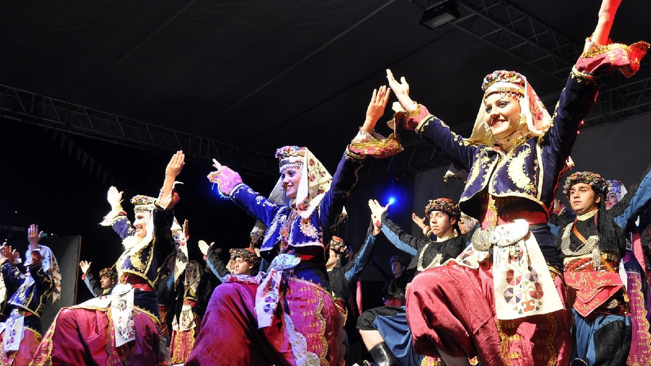 ТОП-10 турецких фольклорных представлений и шоу в Стамбуле