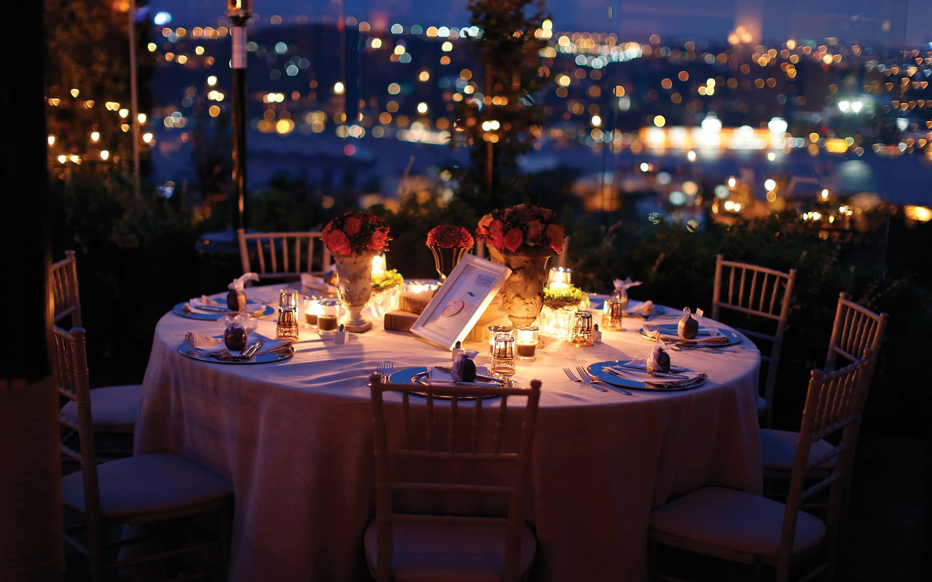 Романтический ужин на набережной Стамбула