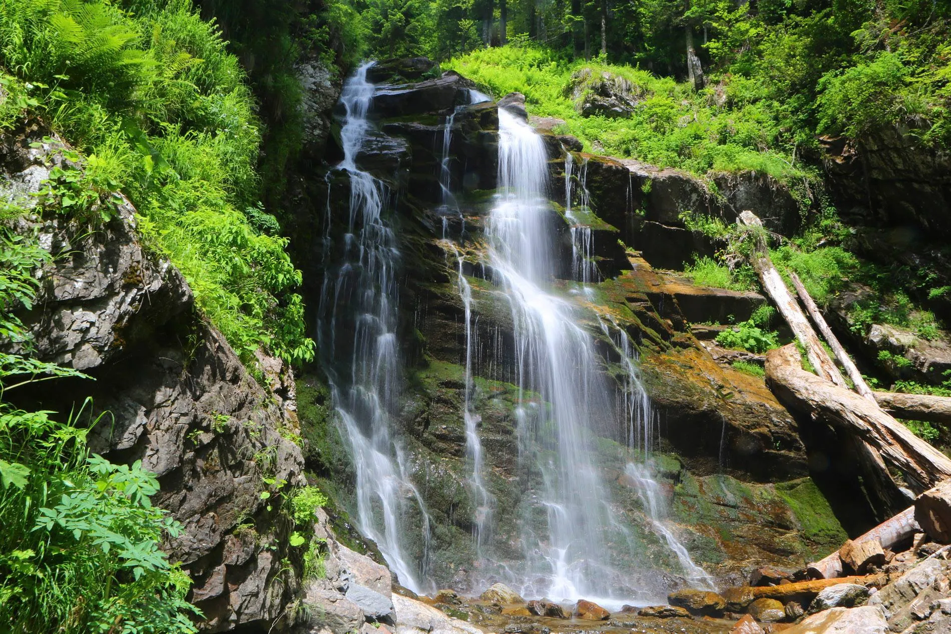 Парк "Трех водопадов" (Three Waterfalls Park)