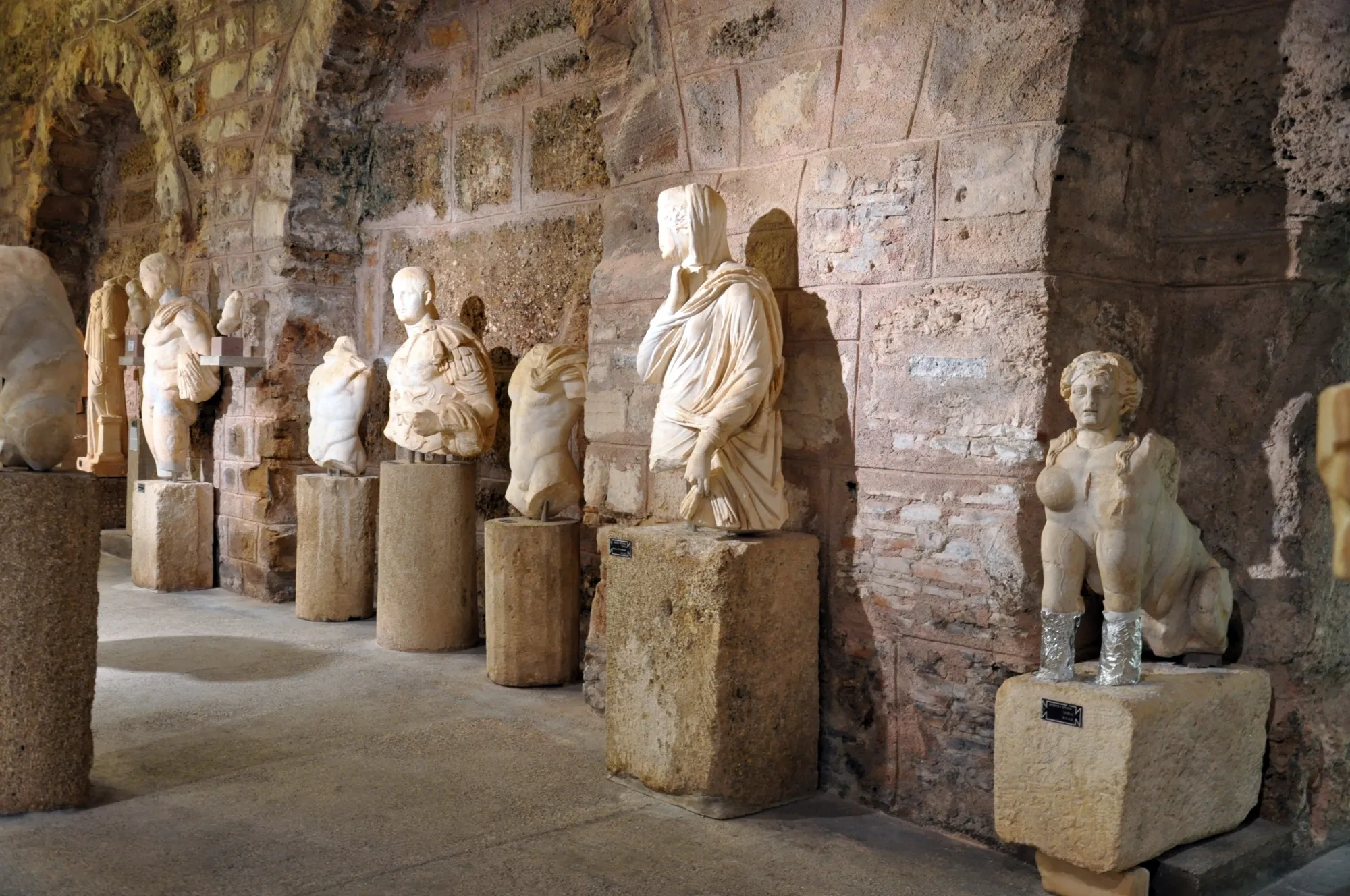 Посещение Сиде: экскурсия в старый город с его античными развалинами, амфитеатром и археологическим музеем